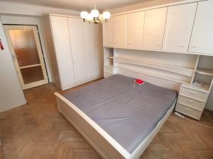 Prodej bytu 2+1, Praha - Ruzyně, Stochovská, 52 m2