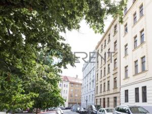 Pronájem bytu 1+kk, Praha - Bubeneč, U akademie, 39 m2