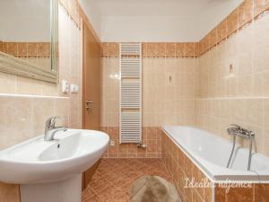 Pronájem bytu 2+kk, Praha - Kyje, Federova, 55 m2