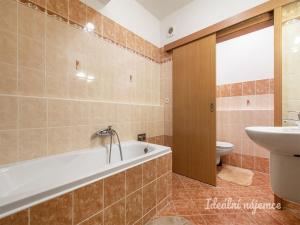 Pronájem bytu 2+kk, Praha - Kyje, Federova, 55 m2