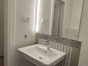 Pronájem bytu 1+kk, Praha - Žižkov, Žerotínova, 28 m2