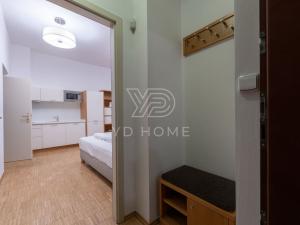 Prodej bytu 1+kk, Praha, Charvátova, 28 m2