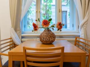 Prodej bytu 1+kk, Praha, Charvátova, 28 m2