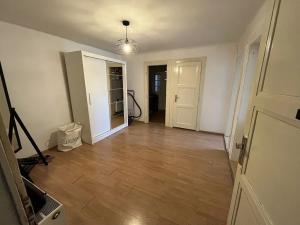 Pronájem bytu 2+kk, Praha - Břevnov, Bělohorská, 52 m2