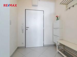 Pronájem bytu 1+kk, Praha - Střížkov, Makedonská, 35 m2