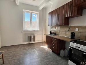 Pronájem bytu 2+1, Třinec, nám. Míru, 80 m2