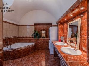 Prodej vily, Kučerov, 292 m2