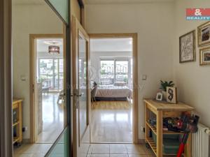 Pronájem bytu 1+kk, Praha, Na Harfě, 43 m2