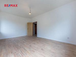 Pronájem bytu 1+1, Jesenice, Školní, 45 m2