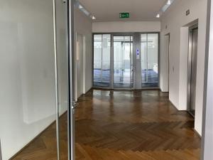 Pronájem kanceláře, Brno, Holandská, 936 m2