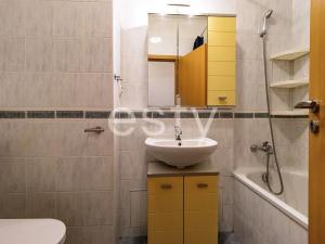 Prodej bytu 2+kk, Praha - Hlubočepy, Voskovcova, 50 m2