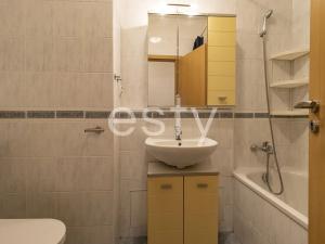 Prodej bytu 2+kk, Praha - Hlubočepy, Voskovcova, 50 m2