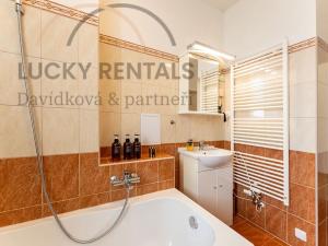 Pronájem bytu 2+1, Praha - Smíchov, U Malvazinky, 82 m2