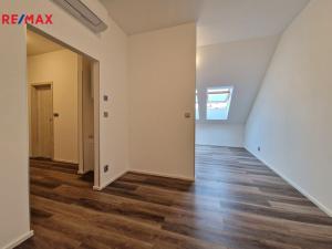 Pronájem bytu 2+1, Lochovice, 64 m2