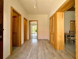 Pronájem vícegeneračního domu, Stará Huť, Karla Dvořáka, 300 m2