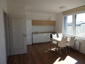 Pronájem bytu 2+kk, Pardubice - Zelené Předměstí, Bratranců Veverkových, 55 m2