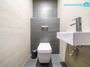 Prodej bytu 2+kk, Karlovy Vary, Mattoniho nábřeží, 62 m2