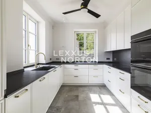 Prodej vily, Praha - Dejvice, V Šáreckém údolí, 253 m2