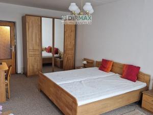 Pronájem bytu 2+1, Stříbro, Nerudova, 55 m2