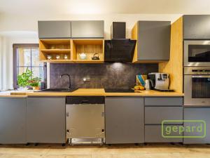 Prodej atypického bytu, Karlovy Vary, Pražská silnice, 72 m2