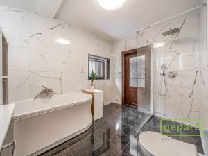 Prodej atypického bytu, Karlovy Vary, Pražská silnice, 72 m2