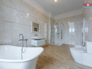 Prodej bytu 2+kk, Karlovy Vary, Svahová, 80 m2