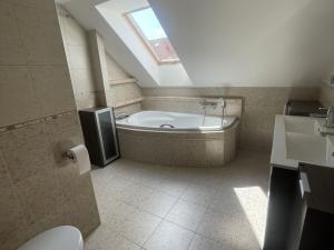 Pronájem rodinného domu, Hřebeč, Bezručova, 150 m2