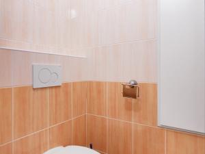 Pronájem bytu 2+kk, Praha - Troja, Hnězdenská, 35 m2