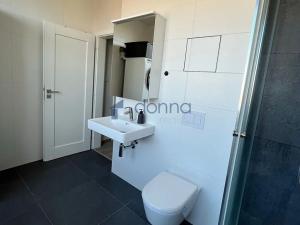 Pronájem bytu 2+kk, Praha, Limuzská, 45 m2