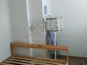 Pronájem bytu 2+kk, Pardubice - Polabiny, Valčíkova, 31 m2