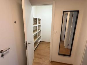 Pronájem bytu 2+kk, Praha - Holešovice, U Pergamenky, 56 m2