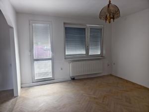 Prodej bytu 3+1, Rousínov - Slavíkovice, Velešovická, 70 m2