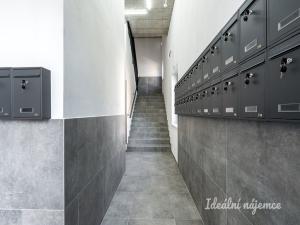 Pronájem bytu 1+kk, Praha - Kyje, Za černým mostem, 24 m2