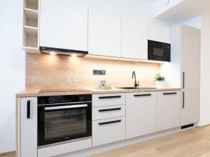 Pronájem bytu 1+kk, Praha, Pobřežní, 26 m2