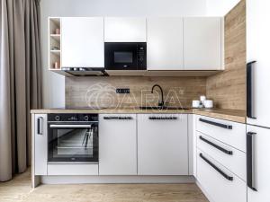 Pronájem bytu 1+kk, Praha, Pobřežní, 35 m2
