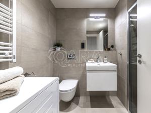 Pronájem bytu 1+kk, Praha, Pobřežní, 35 m2