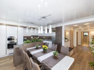 Prodej rodinného domu, Praha - Suchdol, Osvobození, 314 m2