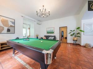 Prodej vily, Roztoky, 300 m2