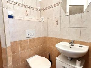 Prodej bytu 1+1, Karlovy Vary - Rybáře, nám. 17. listopadu, 33 m2