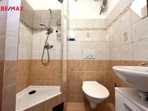 Prodej bytu 1+1, Karlovy Vary - Rybáře, nám. 17. listopadu, 33 m2