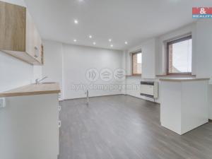 Pronájem obchodního prostoru, Kralovice, nám. Osvobození, 20 m2