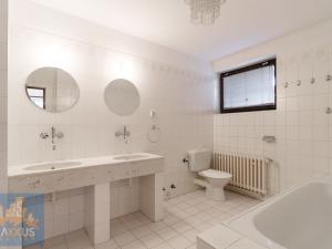 Pronájem rodinného domu, Praha - Lhotka, Na dlouhé mezi, 436 m2