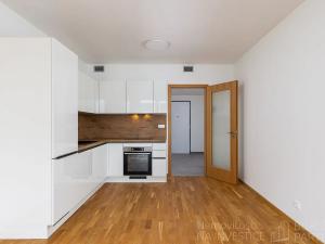 Pronájem bytu 1+kk, Praha - Vysočany, Smržových, 31 m2