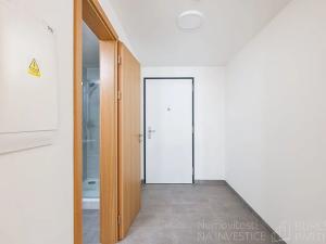 Pronájem bytu 1+kk, Praha - Vysočany, Smržových, 31 m2