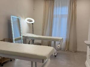 Pronájem obchodního prostoru, Praha - Vysočany, Freyova, 57 m2