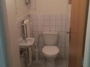 Pronájem obchodního prostoru, Praha - Vysočany, Freyova, 57 m2