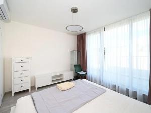 Pronájem bytu 3+kk, Praha - Košíře, Hlaváčkova, 85 m2
