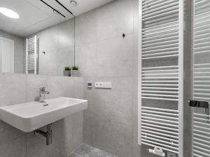 Pronájem bytu 2+kk, Praha - Modřany, Československého exilu, 58 m2