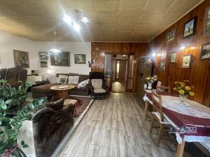 Prodej rodinného domu, Břeclav - Poštorná, Hlavní, 300 m2