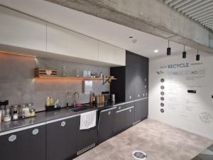 Pronájem kanceláře, Praha, Kladenská, 235 m2